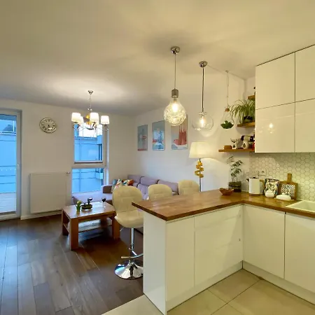 White And Bright Riverside View Flat With Parking, Bike Access, And Onsite Gym Lejlighed Kraków