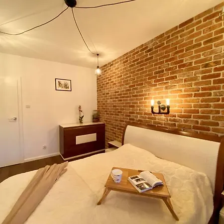 White And Bright Riverside View Flat With Parking, Bike Access, And Onsite Gym * Kraków