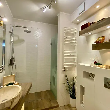 White And Bright Riverside View Flat With Parking, Bike Access, And Onsite Gym *