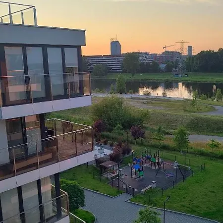 White And Bright Riverside View Flat With Parking, Bike Access, And Onsite Gym Appartement