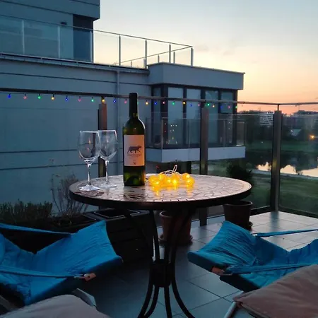 White And Bright Riverside View Flat With Parking, Bike Access, And Onsite Gym Kraków