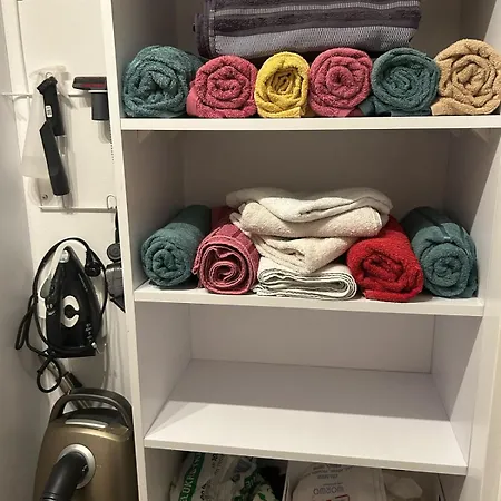 Lejlighed White And Bright Riverside View Flat With Parking, Bike Access, And Onsite Gym *