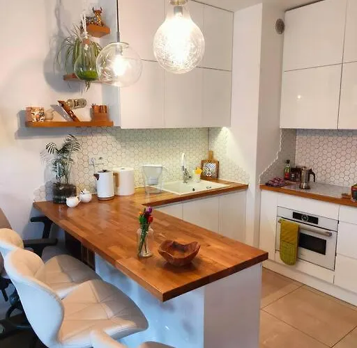 Appartement White And Bright Riverside View Flat With Parking, Bike Access, And Onsite Gym *