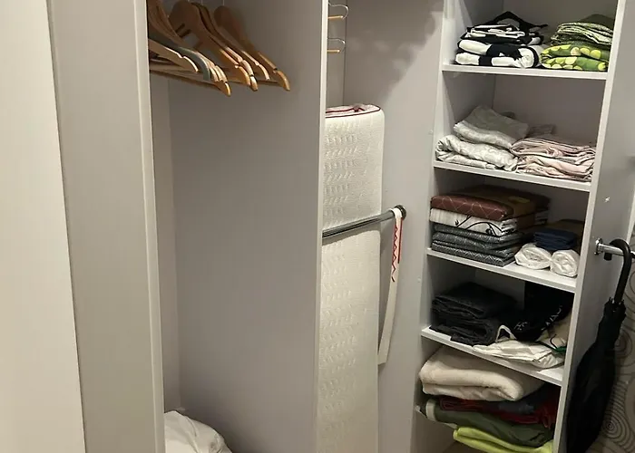 Appartement White And Bright Riverside View Flat With Parking, Bike Access, And Onsite Gym Cracovie